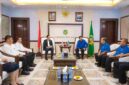 Rico Waas saat menerima audiensi Persatuan Tenis Meja Eksekutif (PTME) Sumatera Utara di Balai Kota Medan, Rabu (22/10/2025).