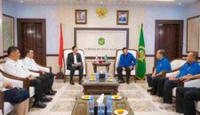 Rico Waas saat menerima audiensi Persatuan Tenis Meja Eksekutif (PTME) Sumatera Utara di Balai Kota Medan, Rabu (22/10/2025).