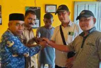 Kepala SMP Dua Julok, Nurdin, dan wartawan, akhirnya menemukan titik terang pada Selasa (28/10/2025). Perdamaian terjadi di ruang tamu SMP Dua Julok dan difasilitasi oleh Kasi Bidang Pendidikan PSMP, Anuar SE.