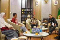 Wali Kota Medan Rico Tri Putra Bayu Waas menerima audiensi siswa SMA Swasta Namira Islamic School di Rumah Dinas Wali Kota, Jalan Jenderal Sudirman, Selasa (7/10/2025). 