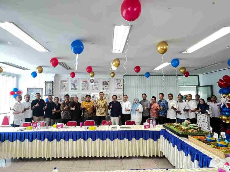 Wali Kota Medan Rico Tri Putra Bayu Waas, yang diwakili Kepala Dinas Komunikasi dan Informatika Arrahmaan Pane, saat memberikan sambutan pada peringatan Hari Ulang Tahun ke-24 Harian Posmetro Medan dan Sumut Pos – Jawa Pos Group, Rabu (1/10/2025) di Gedung Graha Pena, Jalan Sisingamangaraja Km 8,5 Medan.