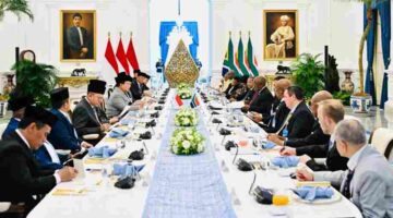 Presiden Republik Afrika Selatan, Matamela Cyril Ramaphosa dan Presiden Republik Indonesia, Prabowo Subianto, menyampaikan pernyataan pers bersama di Istana Merdeka, Jakarta, pada Rabu, 22 Oktober 2025. 