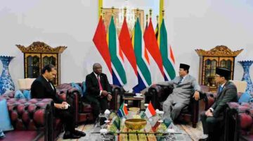 Presiden Republik Indonesia Prabowo Subianto dan Presiden Republik Afrika Selatan Matamela Cyril Ramaphosa menggelar pertemuan bilateral dalam format working lunch di Istana Merdeka, Jakarta, pada Rabu, 22 Oktober 2025.