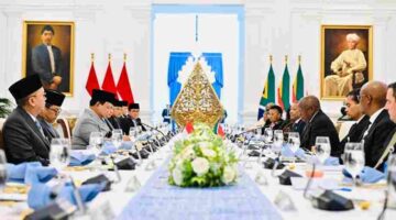 Presiden Republik Indonesia Prabowo Subianto dan Presiden Republik Afrika Selatan Matamela Cyril Ramaphosa menggelar pertemuan bilateral yang berlangsung dalam format working lunch bersama delegasi masing-masing di Istana Merdeka, Jakarta, pada Rabu, 22 Oktober 2025. 