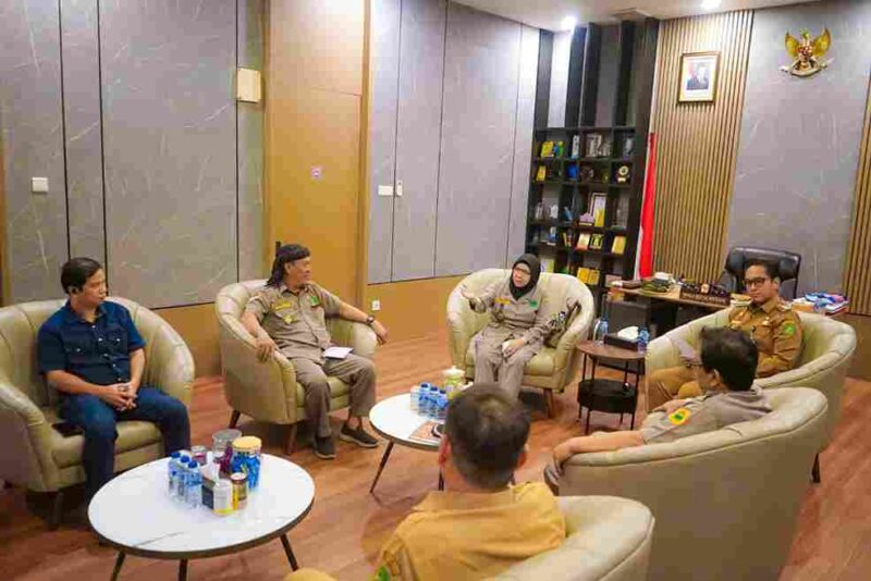 Rico Waas saat menerima audiensi pengurus RAPI Wilayah Kota Medan, di Rumah Dinas Wali Kota Medan, Senin (27/10/2025).