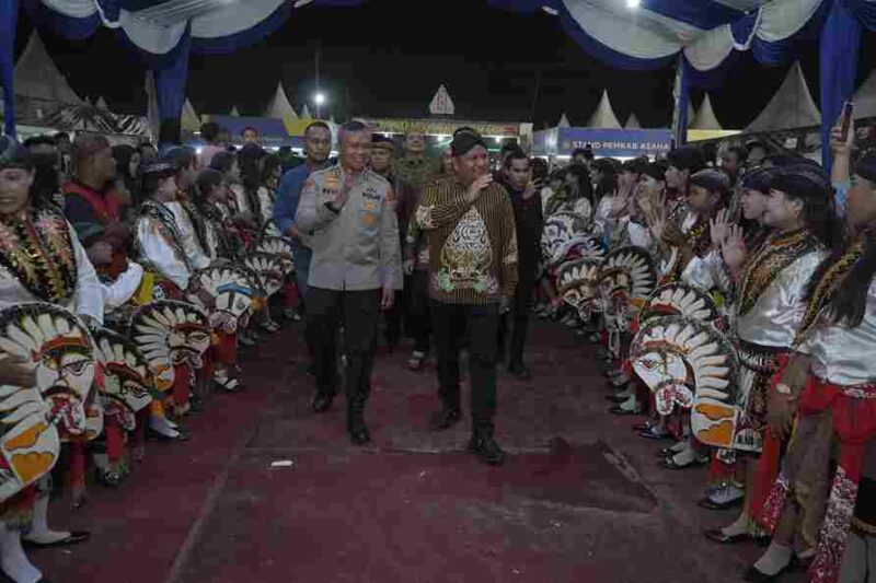  rangkaian Pekan Seni dan Budaya Daerah (PSBD) ke-6 Kabupaten Asahan yang digelar di Lapangan PSBD Kisaran, Rabu malam (8/10/2025).