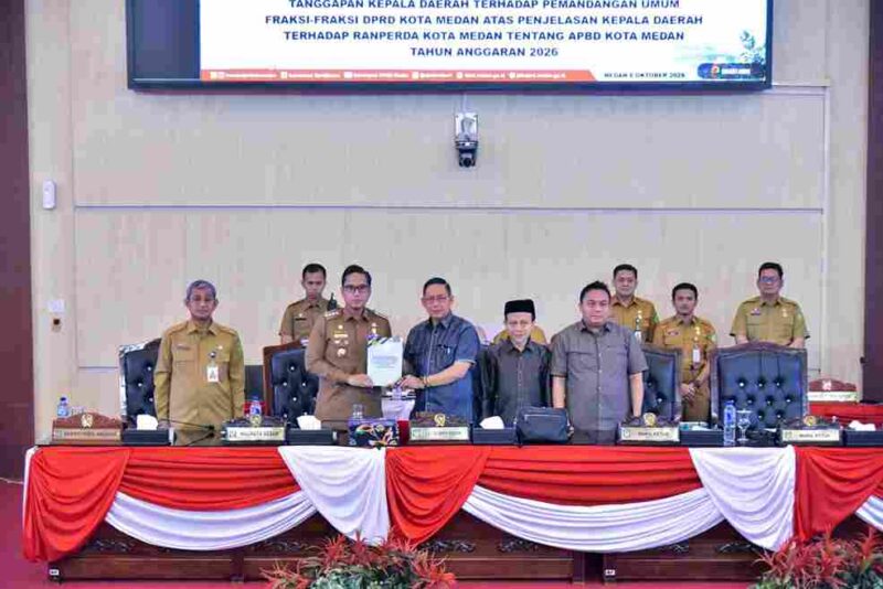  Rapat Paripurna DPRD Medan yang digelar di Gedung DPRD Kota Medan, Senin (6/10/2025),