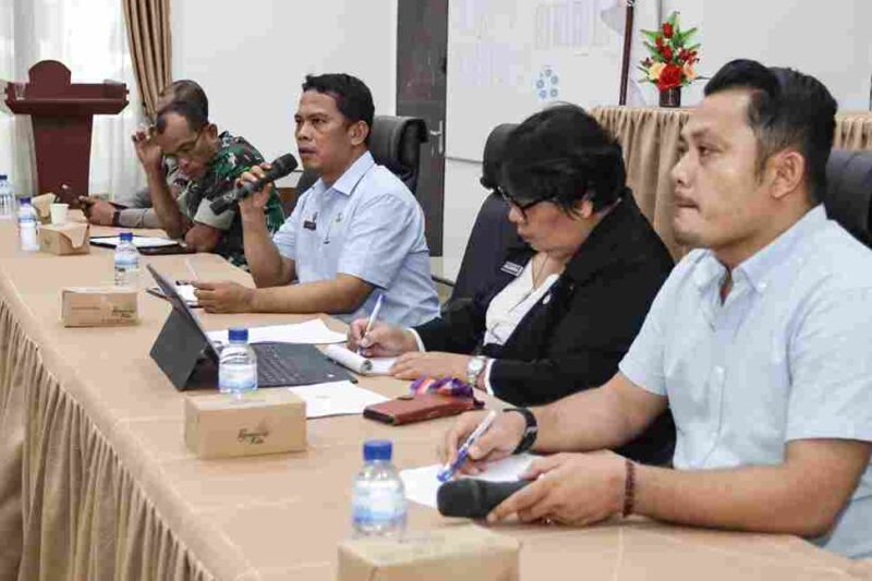 Sekretaris Daerah Kota Pematangsiantar, Junaedi Antonius Sitanggang, S.STP., M.Si., memimpin rapat teknis, Jumat (3/10/2025).
