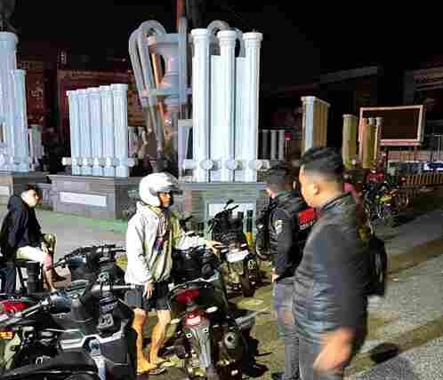 Timsus Dayok Mirah Polres  Pematangsiantar menggelar patroli hingga subuh yang dimulai pada di wilayah hukum Polres Pematangsiantar, Jumat malam (24/10).