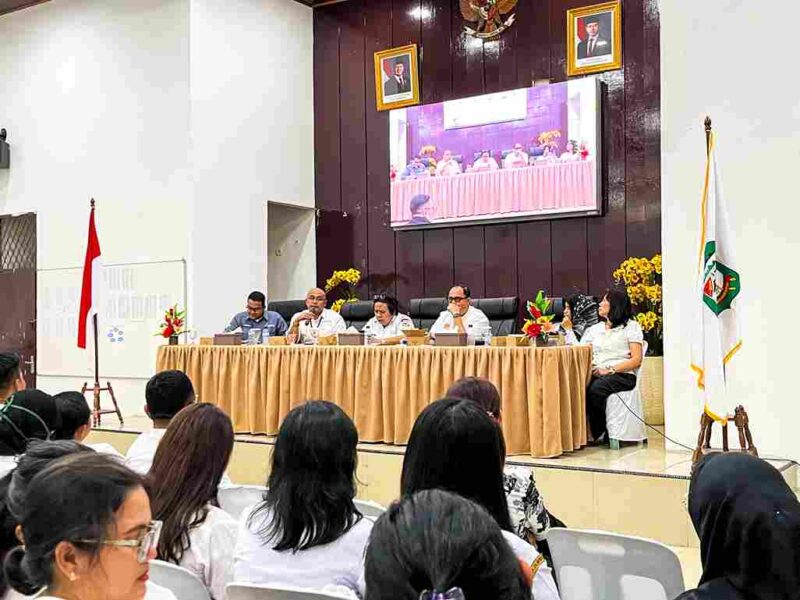  Plt Asisten Administrasi Umum Rosion Julietta Hutauruk SH MSi menghadiri Sosialisasi Fasilitas Likuiditas Pembiayaan Perumahan (FLPP) khusus Aparatur Sipil Negara (ASN) dan Pegawai Pemerintah dengan Perjanjian Kerja (PPPK), di Ruang Data Pemko Pematangsiantar, Rabu (12/11/2025).
