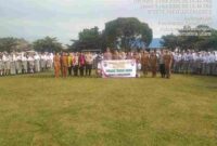 Polsek Tanah Jawa mengikuti Upacara Senin Pagi sekaligus sosialisasi. 