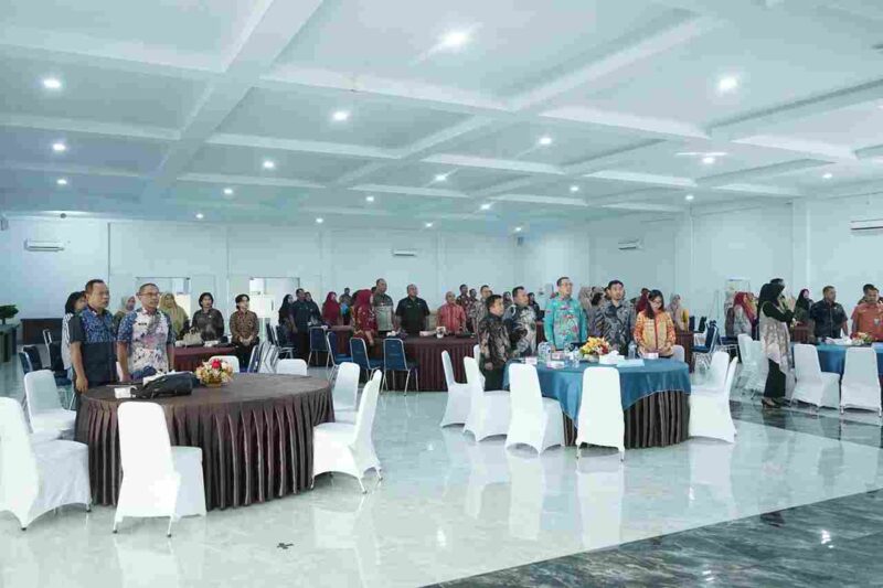 Bagian Organisasi Setdakab menggelar rapat pembahasan pedoman pakaian dinas ASN untuk memperkuat disiplin, keseragaman, dan kepatuhan terhadap regulasi baru.