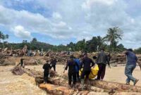 Satuan Brimob Polda Sumatera Utara melalui Batalyon C Pelopor kembali memperkuat penanganan bencana banjir dan tanah longsor di wilayah Tapanuli Bagian Selatan. Pada Sabtu, 29 November 2025, personel bergerak ke Desa Garoga, Kecamatan Batang Toru, Kabupaten Tapanuli Selatan,