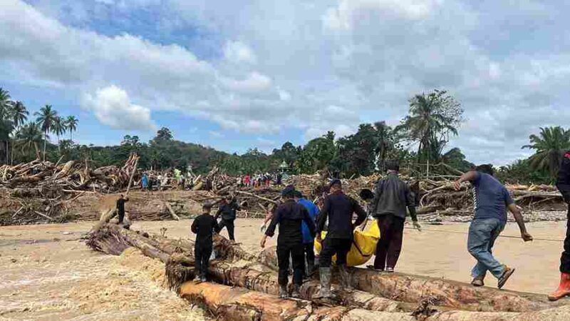 Satuan Brimob Polda Sumatera Utara melalui Batalyon C Pelopor kembali memperkuat penanganan bencana banjir dan tanah longsor di wilayah Tapanuli Bagian Selatan. Pada Sabtu, 29 November 2025, personel bergerak ke Desa Garoga, Kecamatan Batang Toru, Kabupaten Tapanuli Selatan,