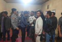 Polres Dairi memfasilitasi proses mediasi antara Kelompok Tani Pangihutan Sijabat dan kelompok Kepala Desa Parbuluan VI Parasian Nadeak pada Sabtu, 15 November 2025.