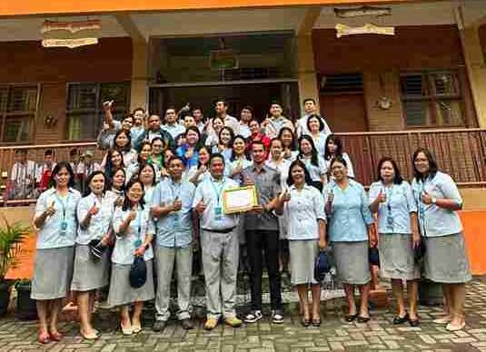  peringatan Hari Pahlawan Nasional yang jatuh setiap 10 November, Detasemen Khusus (Densus) 88 Anti Teror Satgaswil Sumatera Utara hadir sebagai pembina upacara di SMA Katolik Kabanjahe, Kabupaten Karo, Senin (10/11/2025). 