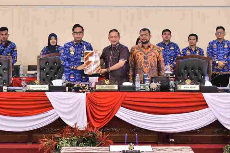 Ranperda Pencegahan dan Penanggulangan Kebakaran menjadi Peraturan Daerah (Perda) pada Sidang Paripurna DPRD Kota Medan, Senin (17/11/2025). Sidang tersebut dipimpin Ketua DPRD Kota Medan Wong Chun Sen.
