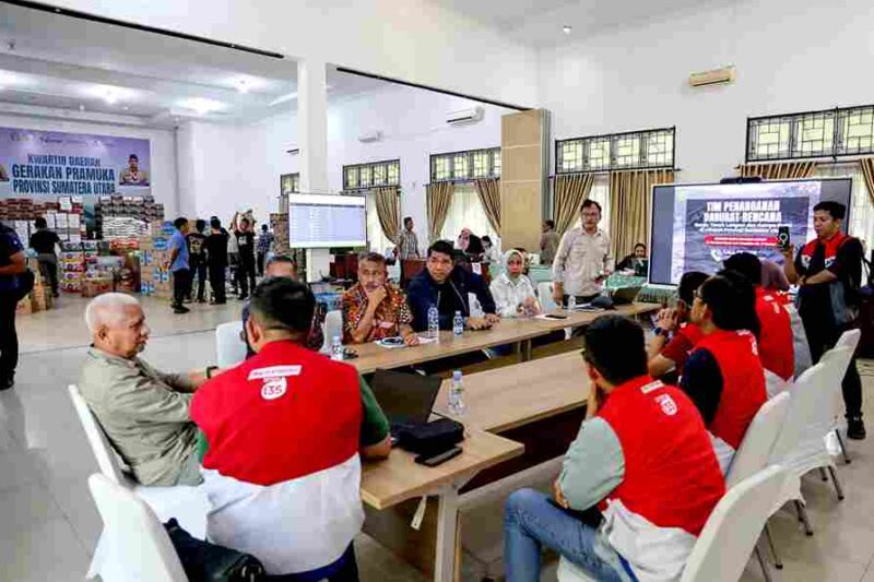 Gubernur Sumut Muhammad Bobby Afif Nasution memimpin pemantauan udara sekaligus distribusi logistik, Minggu (30/11/2025).