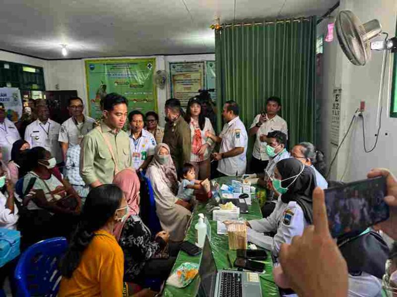 Wakil Presiden (Wapres) Gibran Rakabuming melanjutkan kunjungan kerjanya ke Puskesmas Wosi, Kabupaten Manokwari, Papua Barat, Rabu (5/11/2025).
