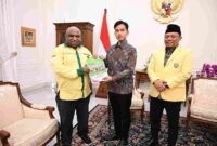 Wakil Presiden (Wapres) Gibran Rakabuming saat menerima audiensi Pengurus Pusat (PP) Pemuda Katolik di Istana Wakil Presiden, Jakarta, Rabu (26/11/2025).