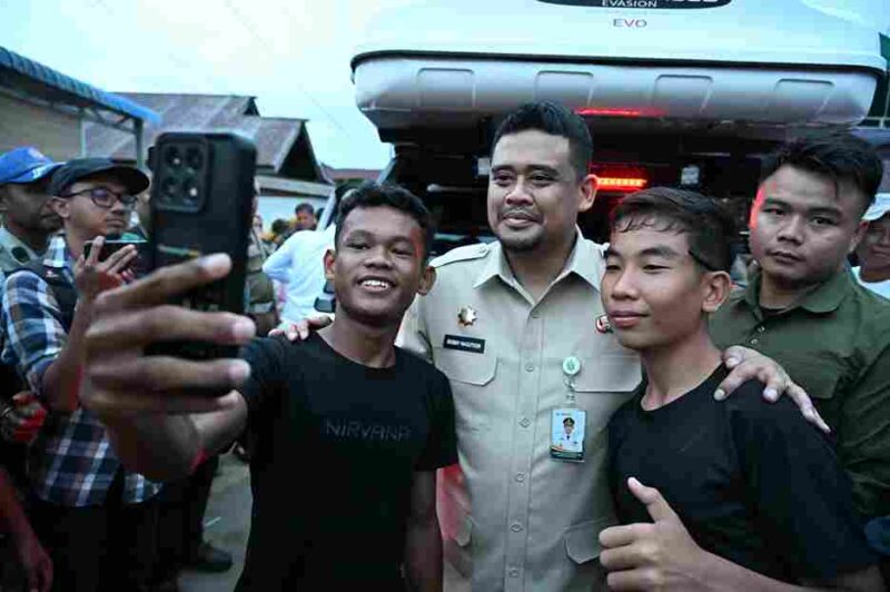 Gubernur Sumatera Utara (Sumut) Muhammad Bobby Afif Nasution melanjutkan komitmennya dalam memperkuat sektor pertanian melalui gerakan tanam padi di Desa Rawang Lama, Kecamatan Rawang Panca Arga, Kabupaten Asahan, Selasa (25/11/2025).