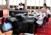 Gubernur Sumatera Utara (Sumut) Bobby Afif Nasution dampingi  sejumlah OPD menyampaikan paparannya kepada Ketua DEN tentang sister province Sumut dengan Hainan (Tiongkok) yang dipimpin
Luhut Pandjaitan  selaku ketua DEN via vidcon, di Aula Tengku Rizal Nurdin, Rumah Dinas Gubernur, jalan Sudirman 41 medan, Rabu (26/11/2025)