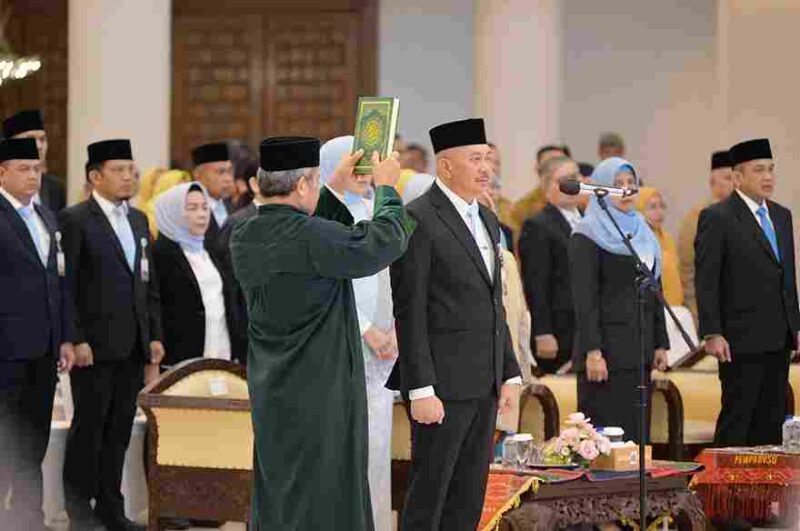 Gubernur Sumatera Utara (Sumut) Muhammad Bobby Afif Nasution resmi melantik Sulaiman Harahap sebagai Penjabat (Pj) Sekretaris Daerah Provinsi (Sekdaprov) Sumut, Senin (3/11/2025).