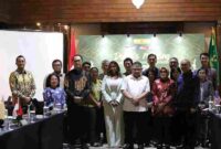 Jaksa Agung Muda Perdata dan Tata Usaha Negara (Jamdatun) Prof. Dr. R. Narendra Jatna (tengah) pada acara Donor's Meeting yang diselenggarakan oleh Kejaksaan Republik Indonesia Tahun 2025 di di Sari Pacific Jakarta, Senin (24/11/2025)