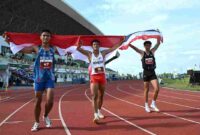Para Pelari saat bertanding pada nomor Lari 100m U18 Putra Kejuaraan Atletik Asia Tenggara U18 & U20 2025 di Stadion Madya Atletik, Sumut Sport Centre, Kabupaten Deliserdang, Minggu (16/11/2025). 