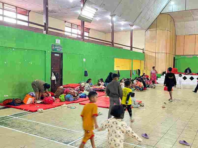 keluarga Kades pada Jumat (14/11/2025) di Gedung Olahraga (GOR) Sidikalang.