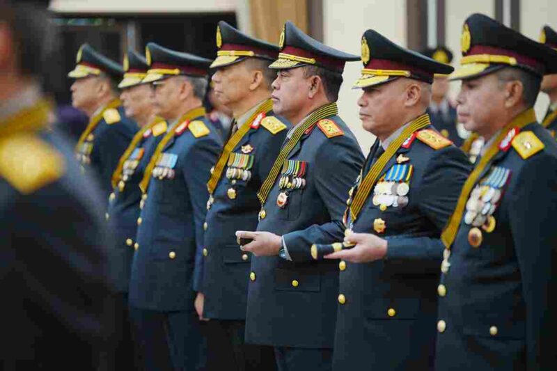Kepala Kepolisian Daerah Sumatera Utara (Kapolda Sumut) Irjen Pol Whisnu Hermawan Februanto, S.I.K., M.H. menerima Tanda Kehormatan Bintang Bhayangkara Pratama dari Kapolri Jenderal Polisi Drs. Listyo Sigit Prabowo, M.Si. dalam upacara khidmat di Rupatama Mabes Polri, Selasa (11/11/2025).