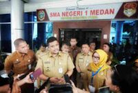 Bobby nasution didampingi Kadis Pendendikan Sumut.