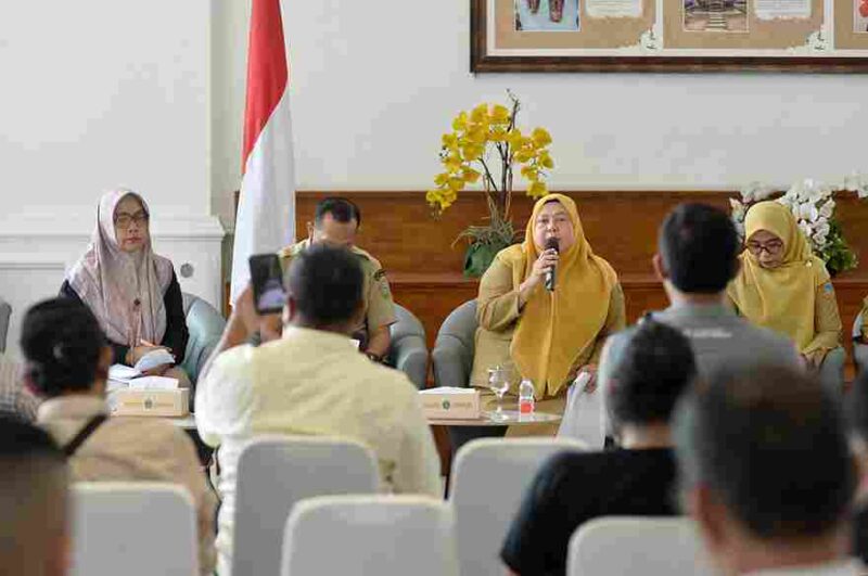Biro Hukum Sekretariat Daerah Provinsi Sumut melakukan Konferensi Pers terkait Perkembangan Program Hasil Terbaik Cepat (PHTC) Program Perlindungan Rakyat melalui Restorative Justice (Prestice) Gubernur Sumut. Kegiatan yang difasilitasi Dinas Kominfo Sumut ini berlangsung di Lobby Dekranasda Lantai 1 Kantor Gubernur Sumut Jalan Diponegoro Kota Medan, Selasa (18/11/2025).