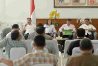 Biro Perekonomian Sekretariat Daerah Provinsi Sumut melakukan Konferensi Pers terkait kondisi terkini inflasi di Sumut dengan program kerja stabilisasi pasokan pangan di pasar. Kegiatan yang difasilitasi Dinas Kominfo Sumut ini berlangsung di Lobby Dekranasda Lantai 1 Kantor Gubernur Sumut Jalan Diponengoro Kota Medan. Rabu (5/11/2025).