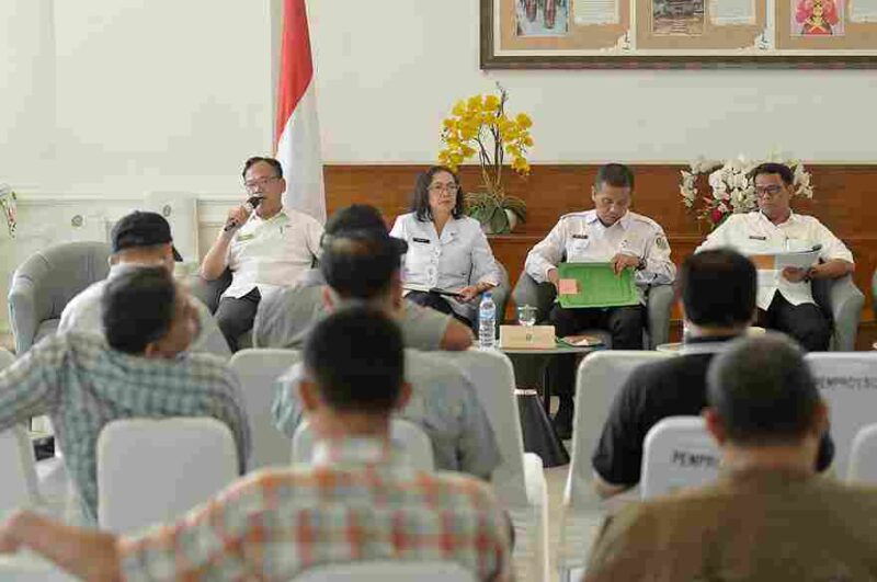 Biro Perekonomian Sekretariat Daerah Provinsi Sumut melakukan Konferensi Pers terkait kondisi terkini inflasi di Sumut dengan program kerja stabilisasi pasokan pangan di pasar. Kegiatan yang difasilitasi Dinas Kominfo Sumut ini berlangsung di Lobby Dekranasda Lantai 1 Kantor Gubernur Sumut Jalan Diponengoro Kota Medan. Rabu (5/11/2025).
