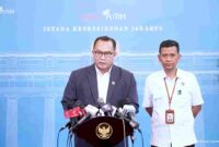 Presiden Prabowo Subianto memanggil Kepala Badan Riset dan Inovasi Nasional (BRIN) Dr. Arif Satria dan Wakil Kepala BRIN Laksdya TNI (Purn.) Dr. Amarulla Octavian ke Istana Merdeka, Jakarta, pada Senin, 24 November 2025.