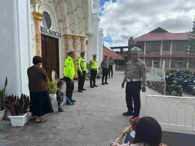Polda Sumatera Utara bersama seluruh Polres jajaran melaksanakan patroli serta pengamanan rumah ibadah pada Minggu (2/11/2025).