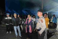 Personel Polres Dairi bersama personel BKO Direktorat Samapta Polda Sumatera Utara meningkatkan pengamanan melalui patroli skala besar di Desa Parbuluan VI, Kecamatan Parbuluan, Kabupaten Dairi