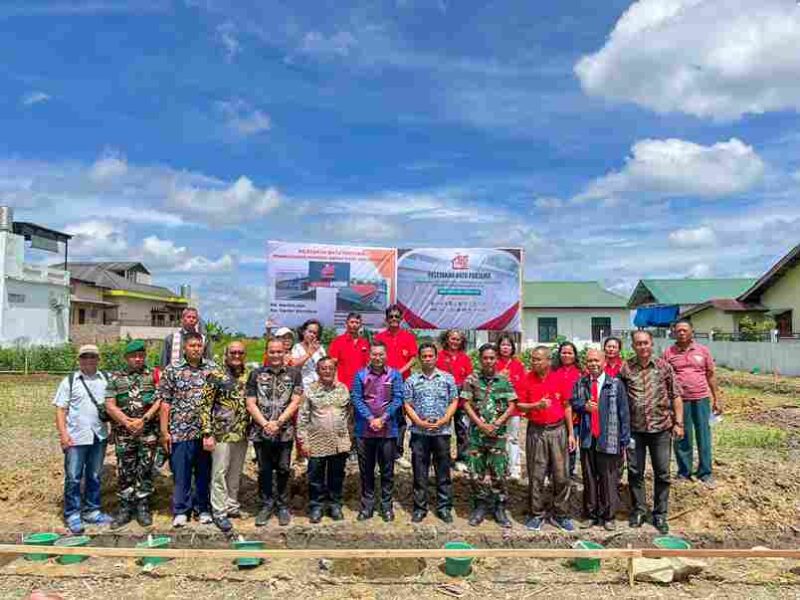 Peletakan batu pertama pembangunan Gedung Koperasi Kelurahan Merah Putih dan jembatan di Kelurahan Marihat Jaya, Kecamatan Siantar Marimbun, Jumat (14/11/2025).