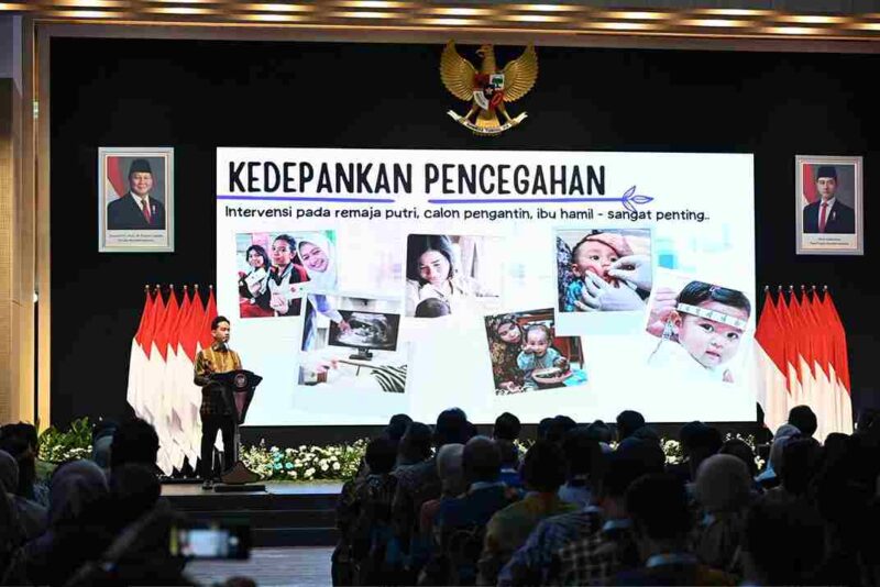 Wakil Presiden (Wapres) Gibran Rakabuming memimpin Rapat Koordinasi Nasional (Rakornas) Percepatan Penurunan Stunting di Auditorium J. Leimena, Kementerian Kesehatan, Jakarta, Rabu (12/11/2025).