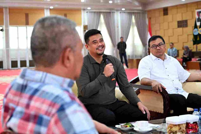 Bobby Nasution segera menggelar pertemuan dengan Bupati Deliserdang Asri Ludin Tambunan di Aula Tengku Rizal Nurdin, Jalan Sudirman No. 41 Medan, Minggu (2/11/2025).