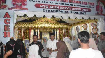 Stand Dewan Kerajinan Nasional Daerah (Dekranasda) Kabupaten Aceh Timur ikut memeriahkan arena pameran Musabaqah Tilawatil Qur’an (MTQ) XXXVI Tingkat Provinsi Aceh yang dipusatkan di Kabupaten Pidie Jaya.