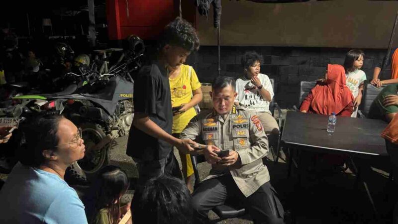 Bid TIK Polda Sumut bersama warga