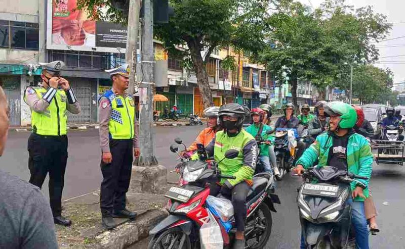 Memasuki hari ke-8 pelaksanaan Operasi Zebra Toba 2025, Senin (24/11/2025), jajaran Ditlantas Polda Sumatera Utara kembali memusatkan perhatian pada pendekatan humanis 