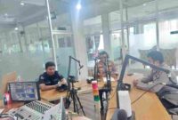 Kanit Samapta Polsek Delitua AKP Resfindra dalam program Dialog Halo Polisi di RRI Medan, Rabu (5/11/2025).
