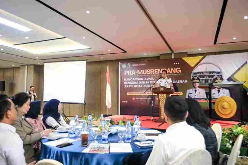 Wali Kota Medan, Rico Tri Putra Bayu Waas, saat membuka Pra Musrenbang Rancangan Awal RKPD 2027 bertema “Perempuan dan Anak” di Hotel Grand Mercure, Rabu (26/11/2025).