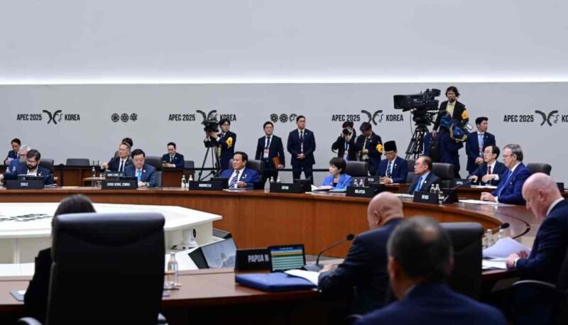 Presiden Republik Indonesia Prabowo Subianto menyampaikan national speech pada APEC Economic Leaders’ Meeting (AELM) sesi ke-2 di Hwabaek International Convention Centre (HICO), Gyeongju, Republik Korea, pada Sabtu, 1 November 2025.