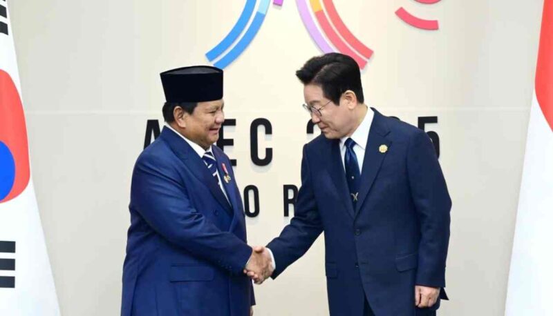 Presiden Republik Indonesia Prabowo Subianto melakukan pertemuan bilateral dengan Presiden Republik Korea Lee Jae Myung di Hwabaek International Convention Center (HICO), Gyeongju, pada Sabtu, 1 November 2025. 