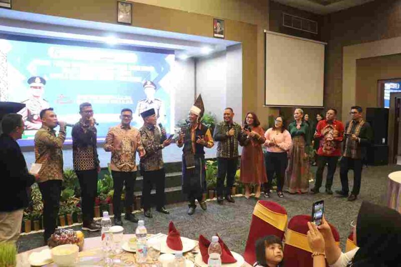 Kapolres Simalungun AKBP Marganda Aritonang, S.H., S.I.K., M.M. menghadiri acara Ramah Tamah Pisah Sambut Kepala Kejaksaan Negeri (Kajari) Simalungun di Grand Hall Hotel Grand Zuri Pematang Siantar, Jalan Medan, Kecamatan Siantar Martoba, Kota Pematang Siantar, Rabu malam (5/11/2025) pukul 19.00 WIB hingga selesai.