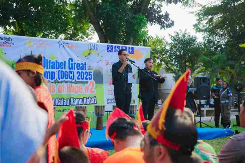 Wali Kota Medan, Rico Tri Putra Bayu Waas, saat menghadiri acara Difabel Great Camp (DGC) 2025 yang diselenggarakan Yayasan Khadijah Sharaswaty Indonesia di Lapangan Balai Desa Helvetia, Kecamatan Medan Helvetia, Sabtu (1/11/2025).